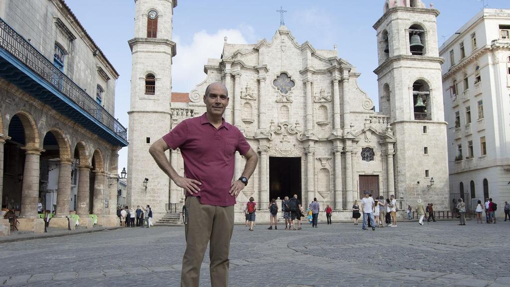 Geoffrey Baer at Plaza de la Catedral.