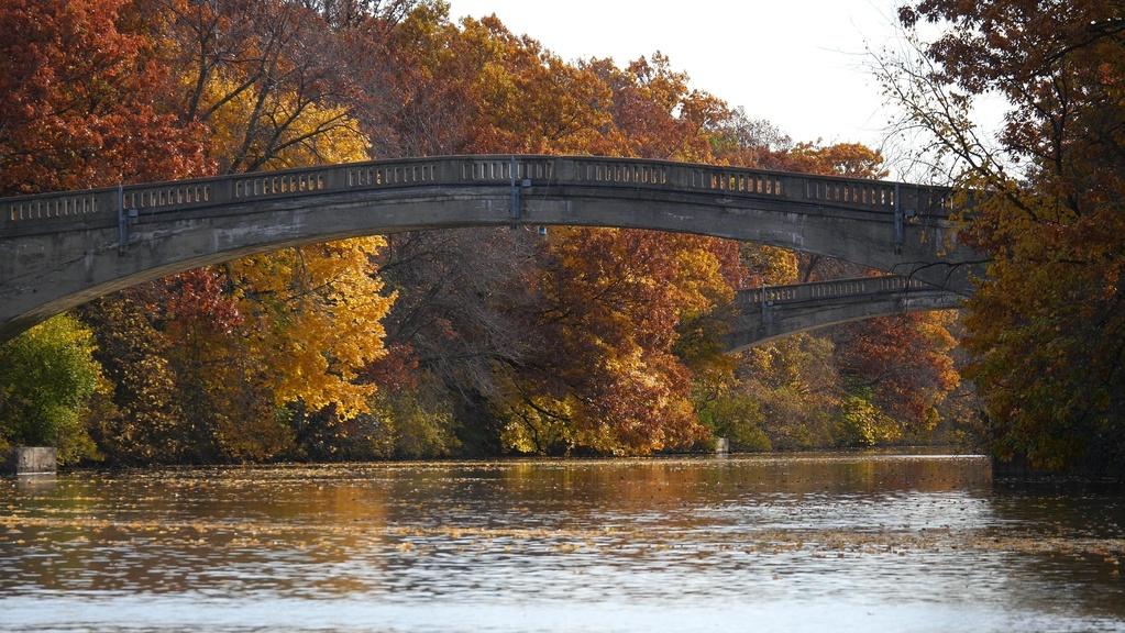The Erie Canal meets several rivers as it crosses New York State.