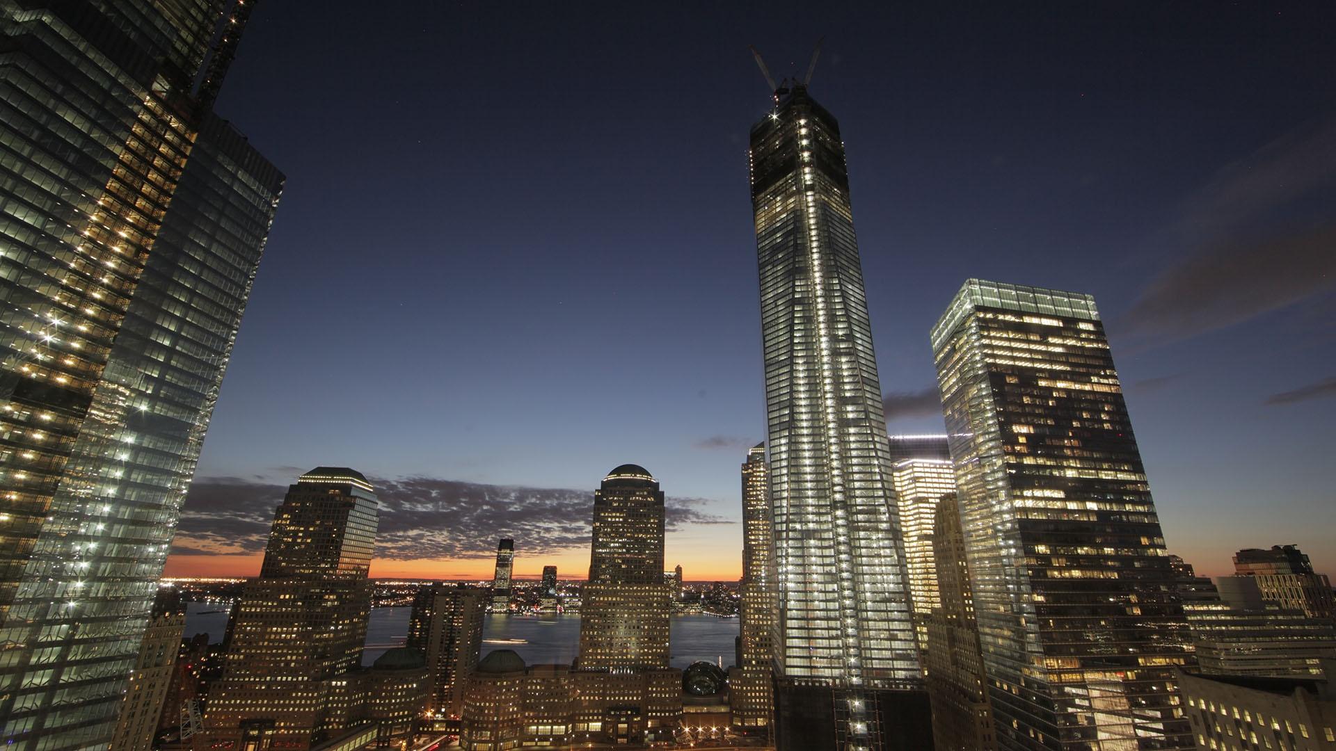 Image of One World Trade Center at night