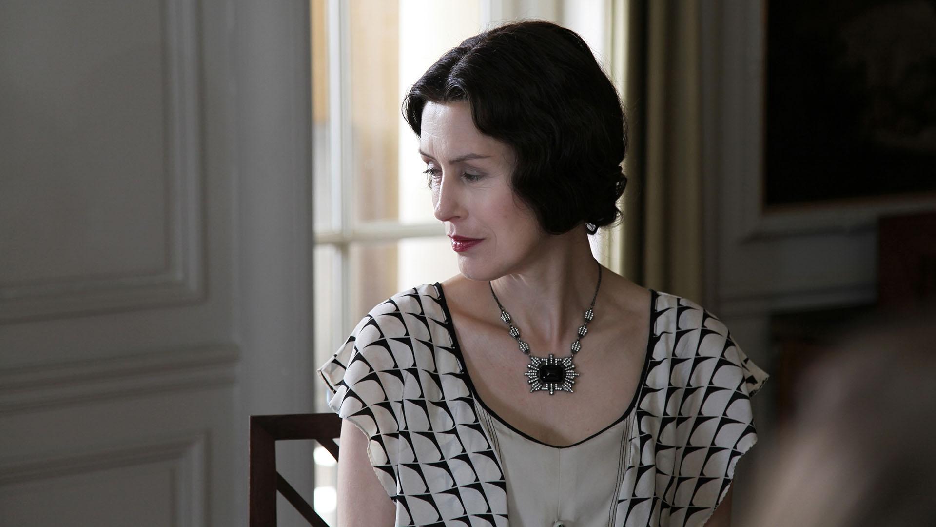 Wallis Simpson (Gina McKee) at a lunch party given by the Prince.