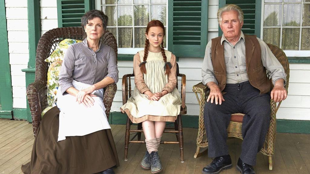 From left: Sara Botsford, Ella Ballentine, and Martin Sheen.