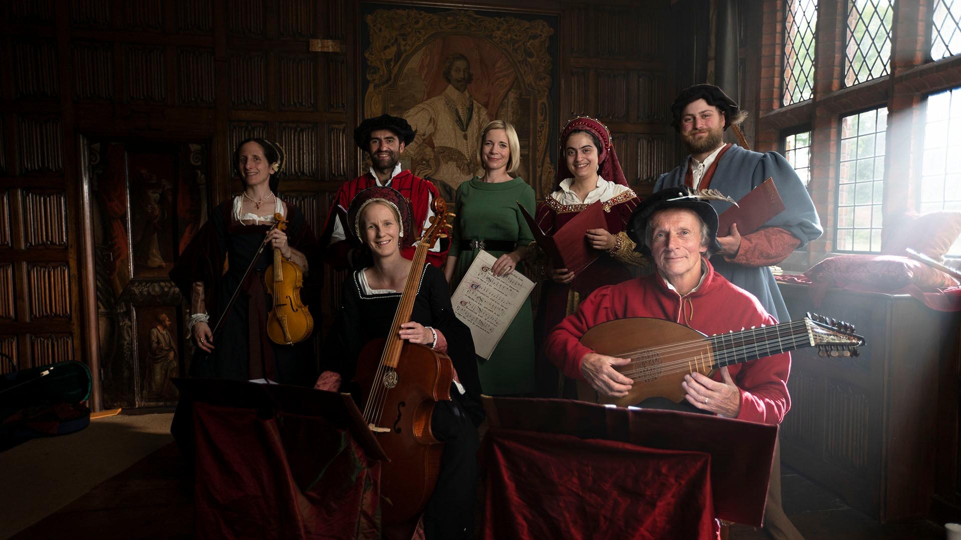 Image of Lucy Worsley with musicians.