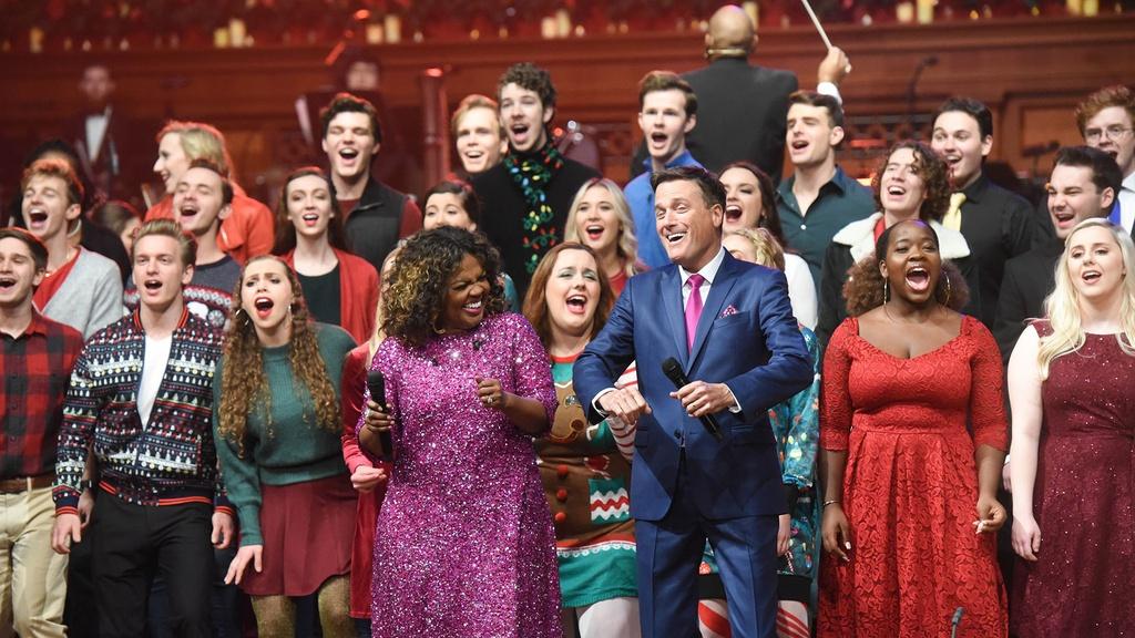 Image of hosts Michael W. Smith and CeCe Winans and Belmont University students in Nashville, Tenn.