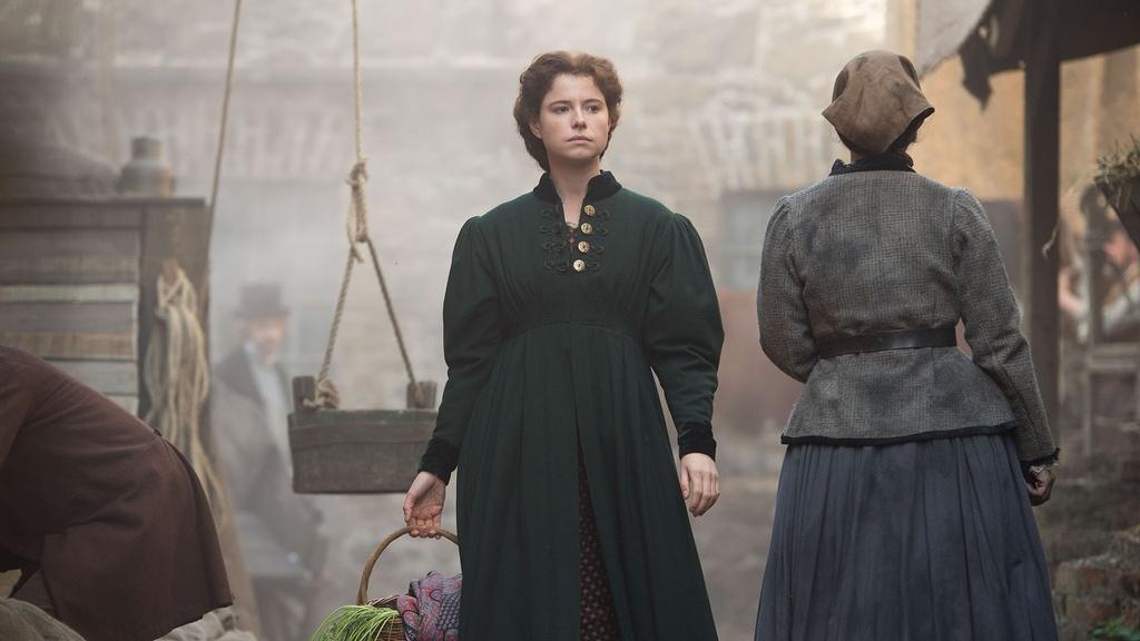 Marian Halcombe (Jessie Buckley)