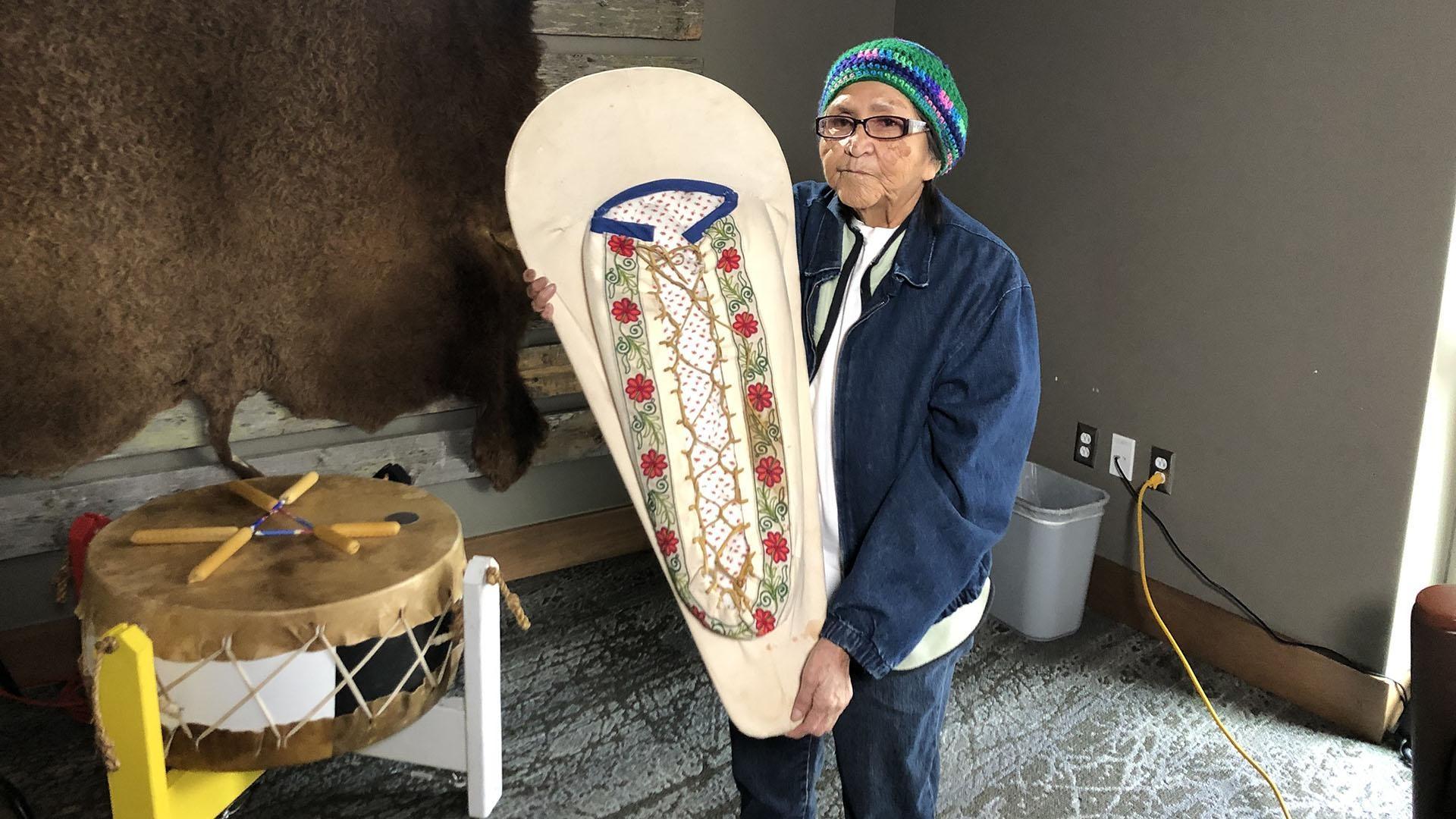Image of Beatrice Haukass holding artwork