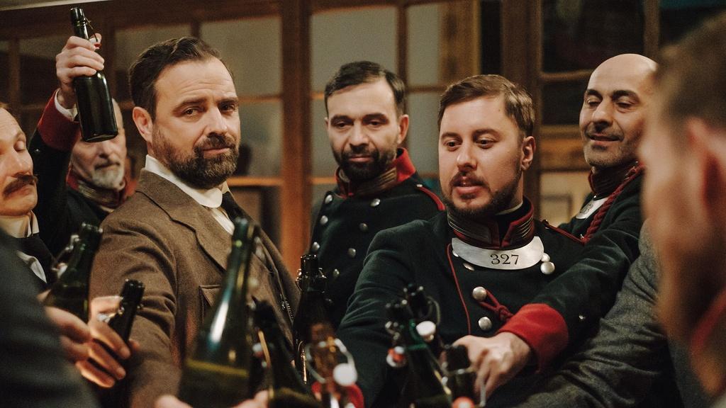 Image of Oskar congratulated by his colleagues.