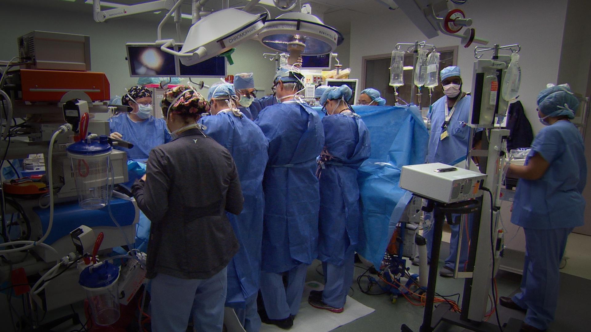 Surgeons begin fetal surgery for Spina Biﬁda on a baby of 23 weeks gestation.