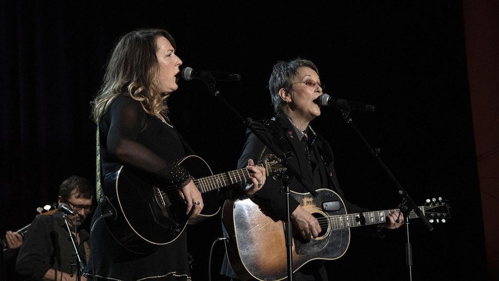 Image of writers Beth Nielsen Chapman and Mary Gauthier