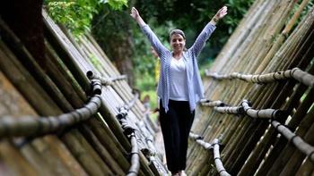 Bare Feet With Mickela Mallozzi