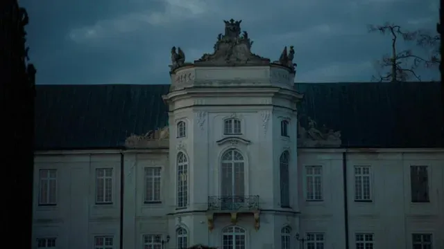 An American (1775-1790) poster frame