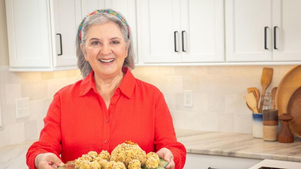 The Key Ingredient with Sheri Castle Warming Up to Hot Peppers