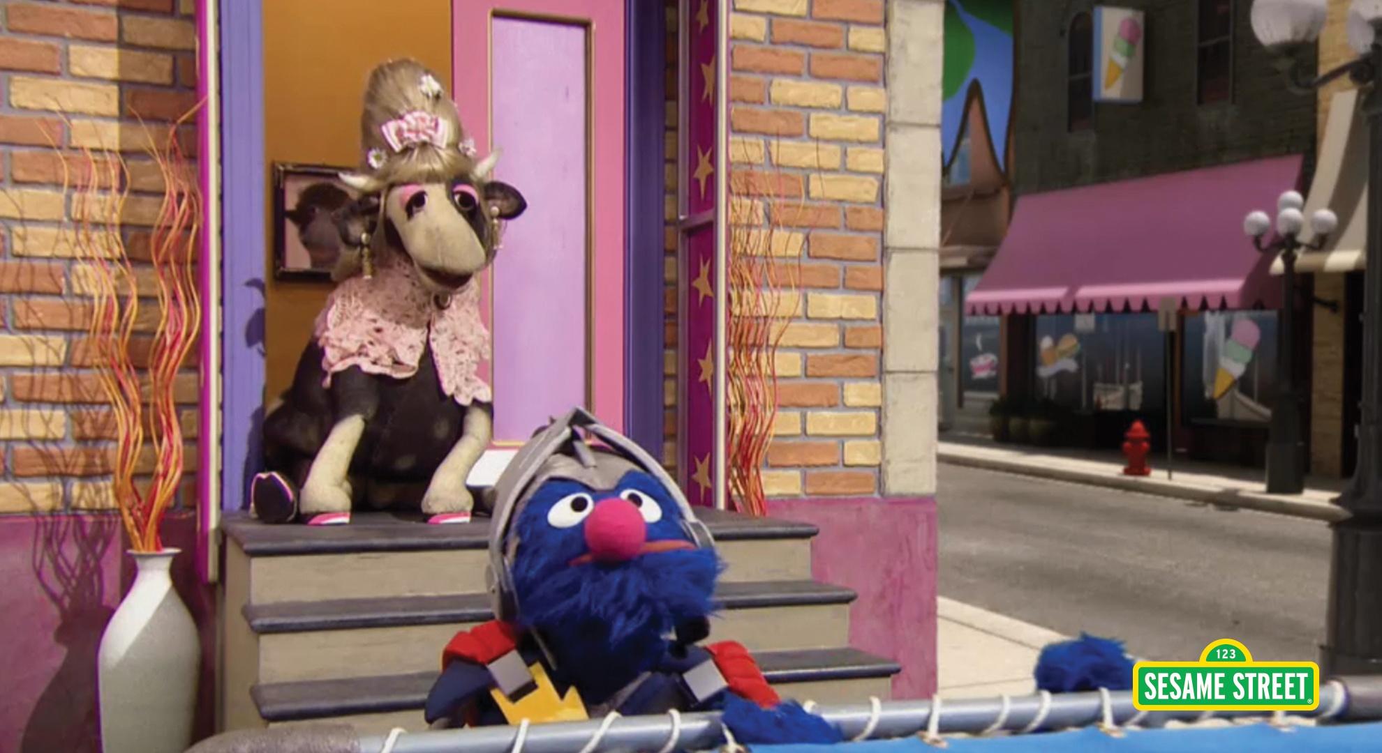 Super Grover 2 0 How Now Down Cow Sesame Street Pbs Learningmedia