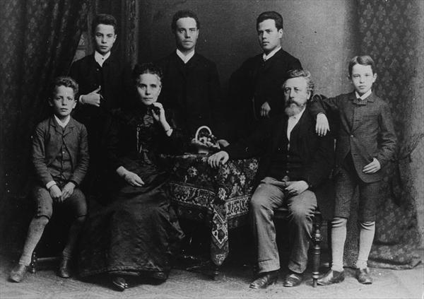 Wilhelm Liebknecht and his family | PBS LearningMedia