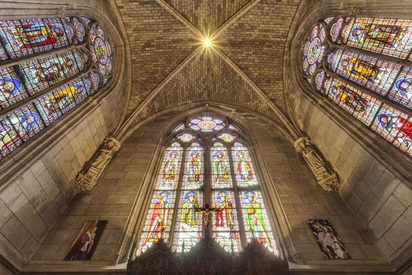 The treasury of Notre Dame de Paris cathedral | World Religions ...