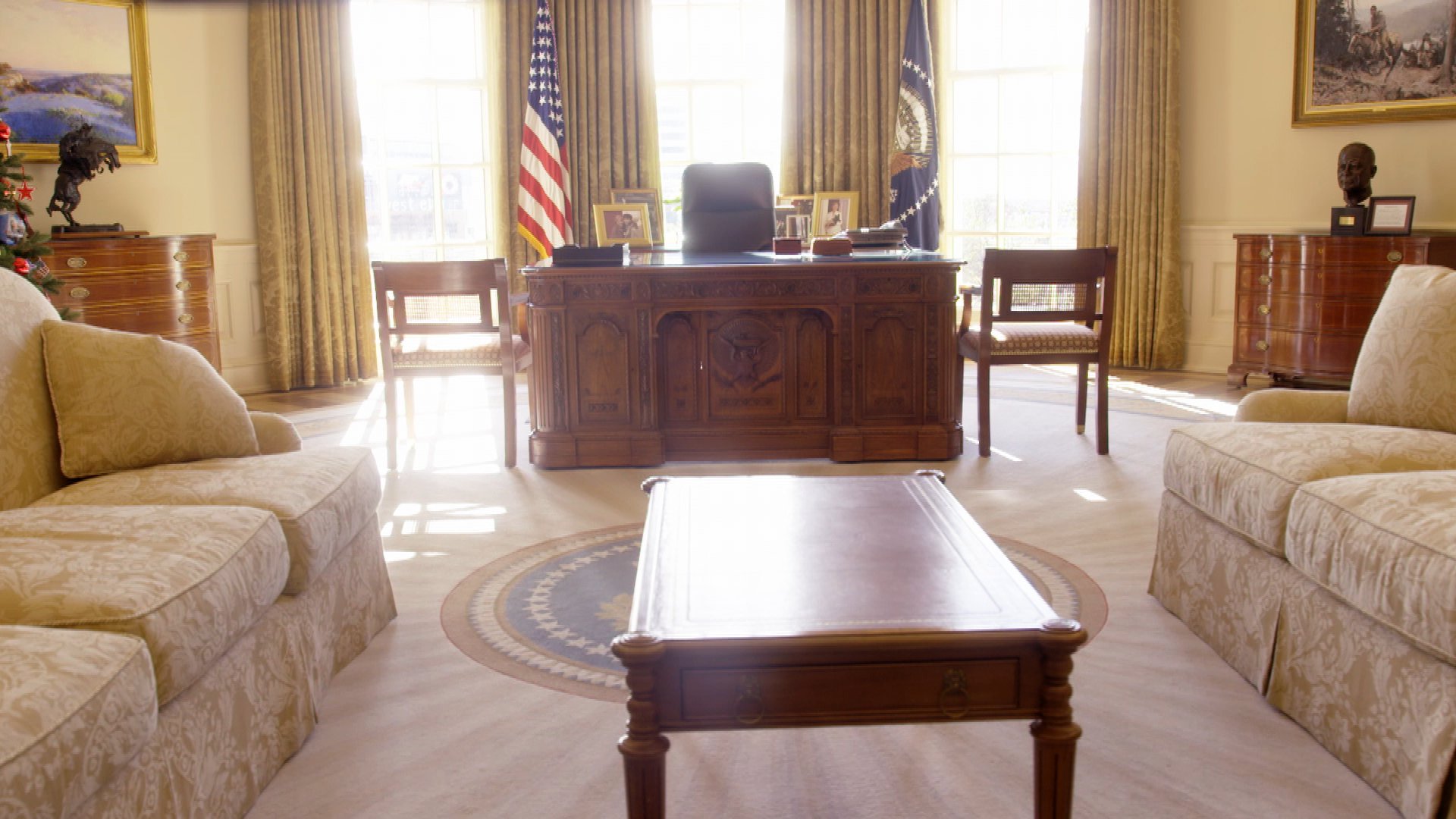 The White House Inside Story The Oval Office