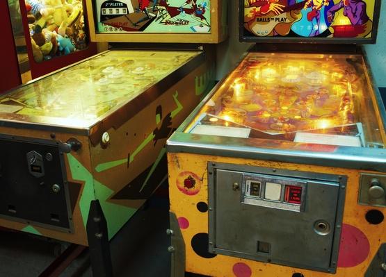 Vintage Pinball Machines In Arcade Vintage Pinball Machines In Arcade