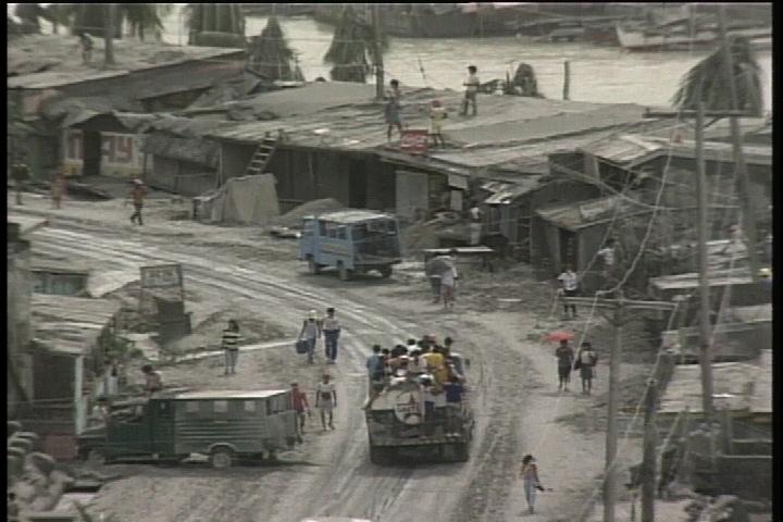 mt pinatubo during eruption
