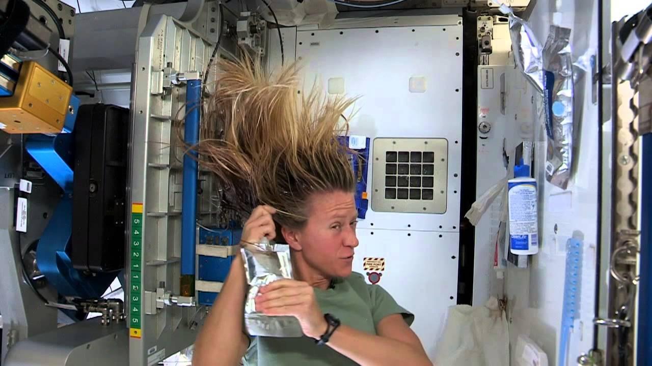Karen Nyberg Shows How You Wash Hair In Space Pbs Learningmedia