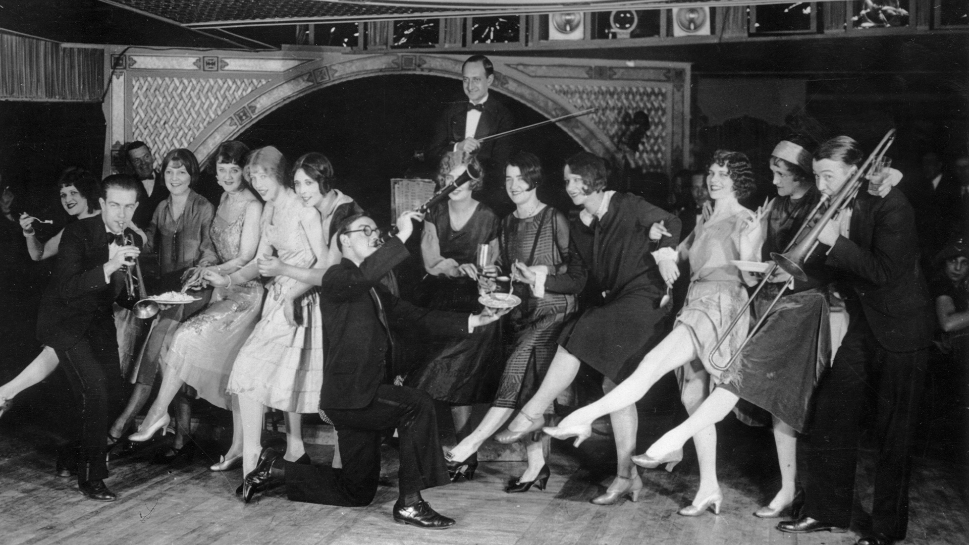 History of the Roaring Twenties: Flapper Style