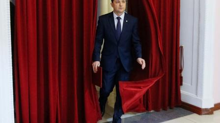 Video thumbnail: PBS NewsHour In Ukraine's presidential race, an actor leads the field