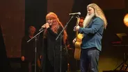 Wynonna Judd and Jamey Johnson perform "Golden Ring"