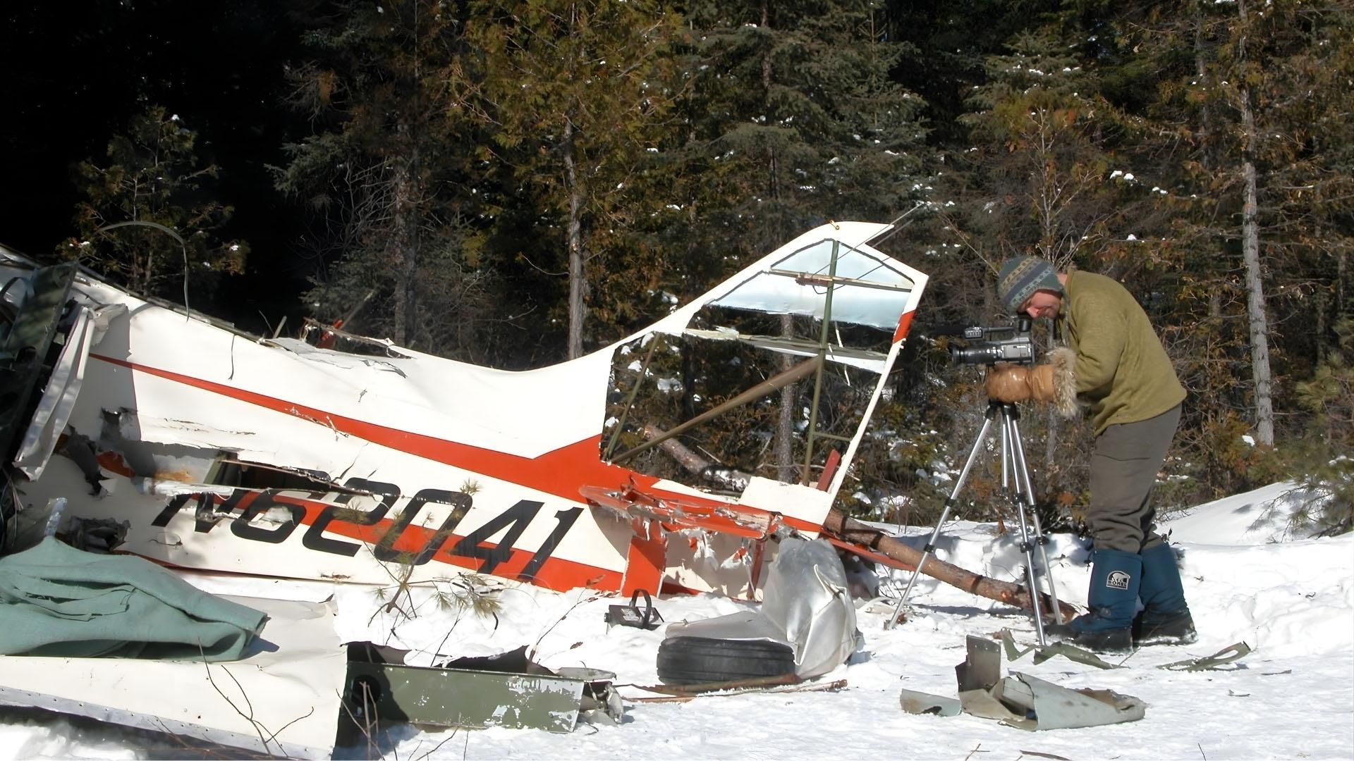In the remote winter forests of Northern Ontario, a crashed plane provides a temporary home for Les.