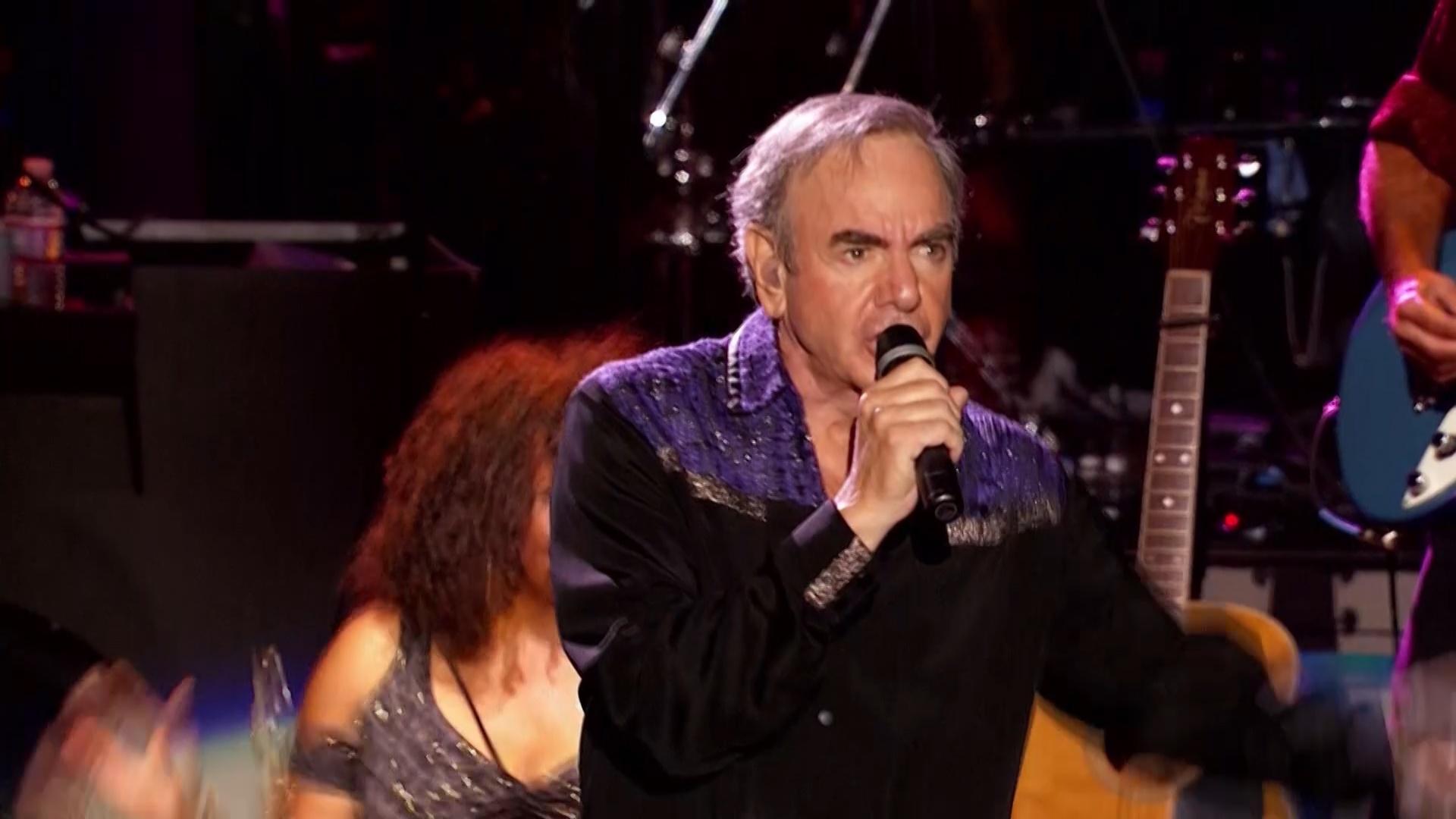 50 Years Ago: Neil Diamond Catches Fire With 'Hot August Night