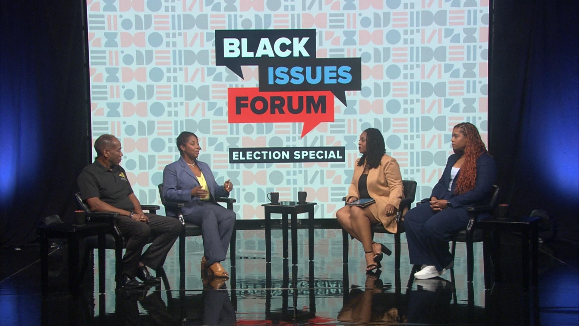 Host Kenia Thompson and panelists