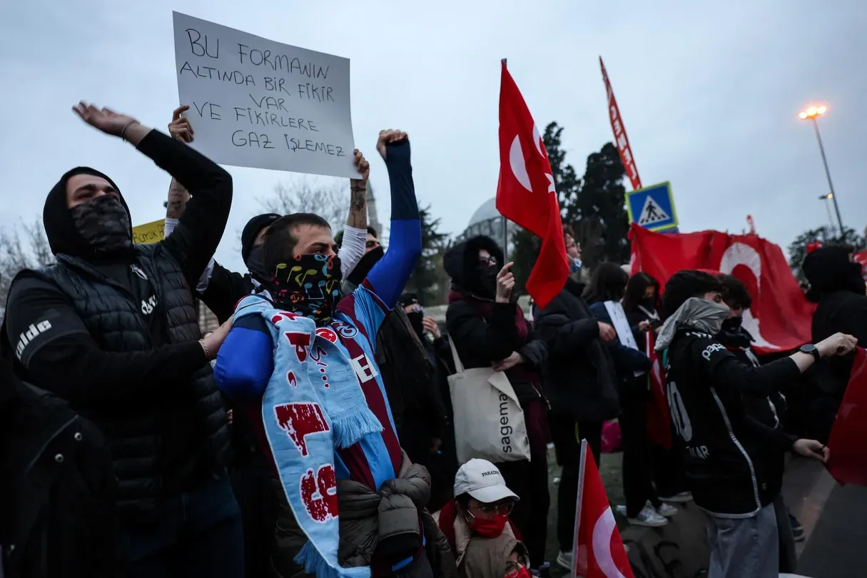 News Wrap: Turkey protests erupt after Erdogan rival arrest