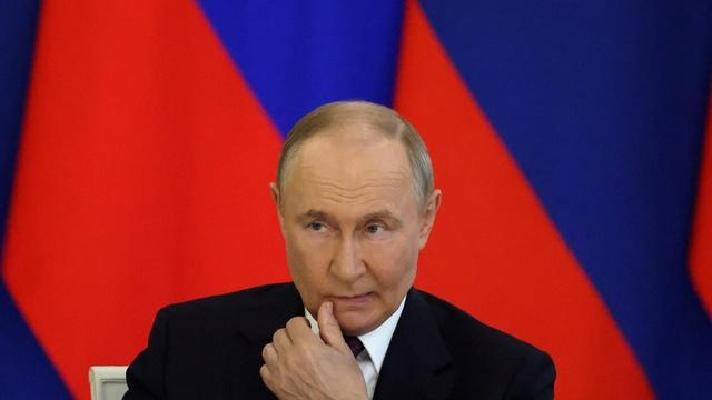 Ex-CIA analyst slams Trump's effort to deny Russia probe