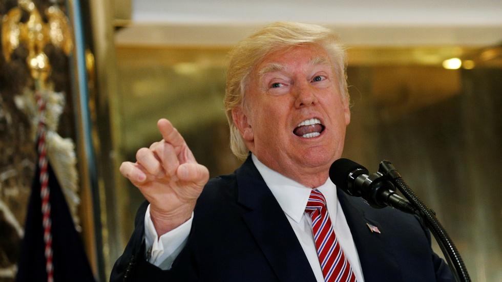 Trump backtracks to blame both sides in Charlottesville image