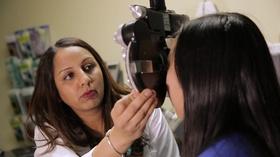 Video thumbnail: Curious Crew Ophthalmologist: Curious About Careers