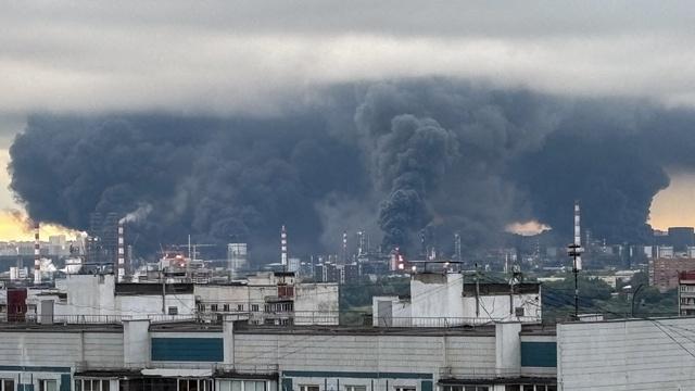 News Wrap: Ukraine strikes major oil refinery near Moscow