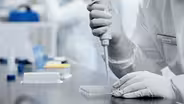 News Wrap: FDA panel backs Moderna's COVID-19 vaccine