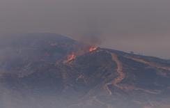 News Wrap: Thousands flee fire in mountains near LA: asset-mezzanine-16x9