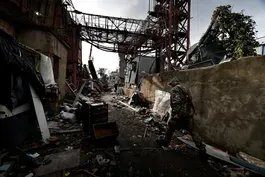 How can world leaders respond to Putin's nuclear threat?