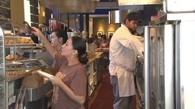 Video thumbnail: Chicago Tonight Should Chicago Increase Its Minimum Wage to $15 by 2021?