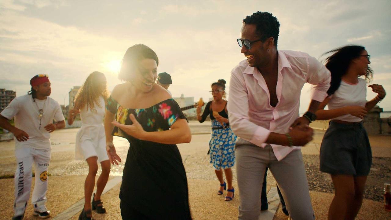 Bare Feet with Mickela Mallozzi