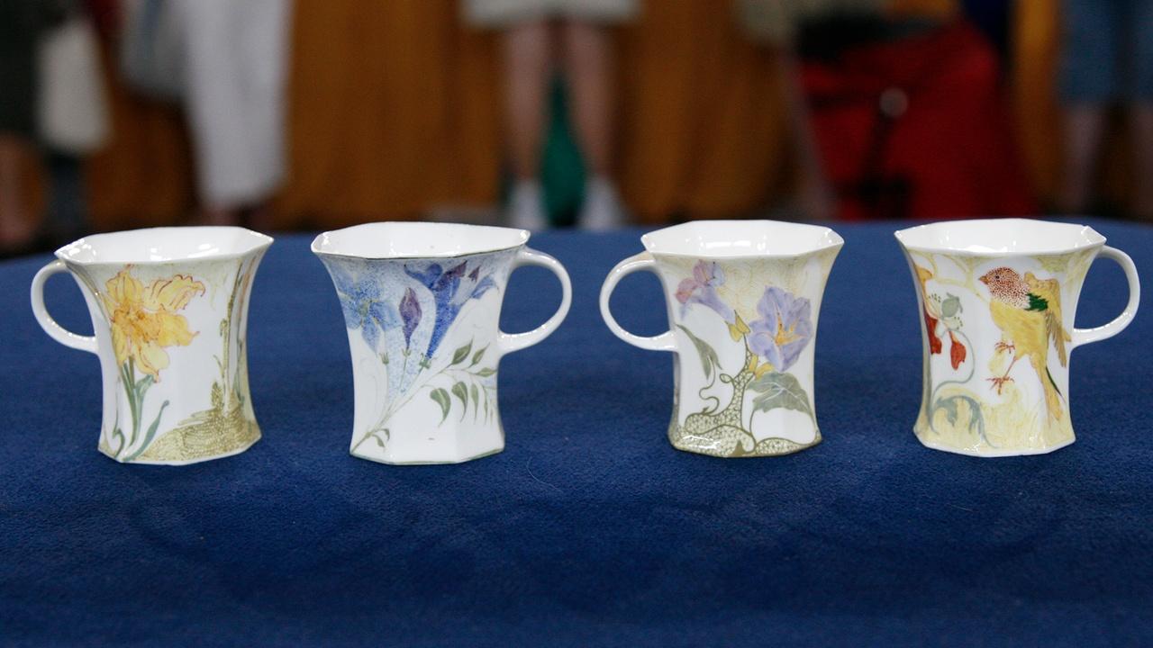 Antiques Roadshow | Appraisal: Rozenburg Eggshell Porcelain Cups, ca. 1905