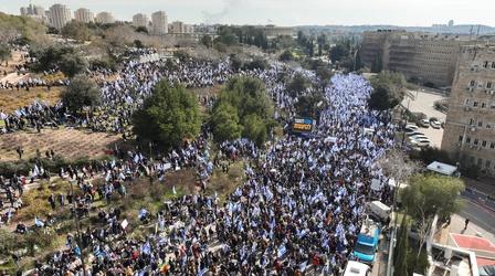 Video thumbnail: PBS NewsHour Thousands protest Israeli plan to weaken nation's judiciary