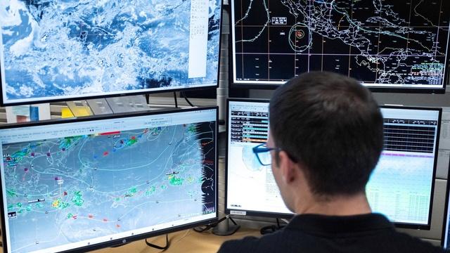 As hurricane season begins, federal agencies face challenges