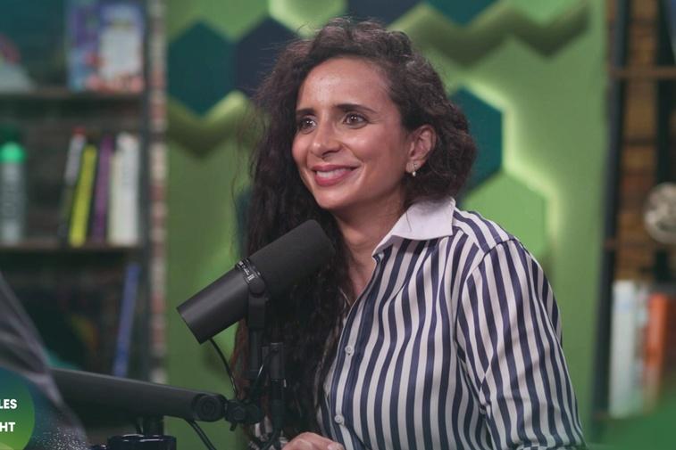 Interview: Hobbits, Neanderthals, and Dragon Man with Ella Al-Shamahi Poster