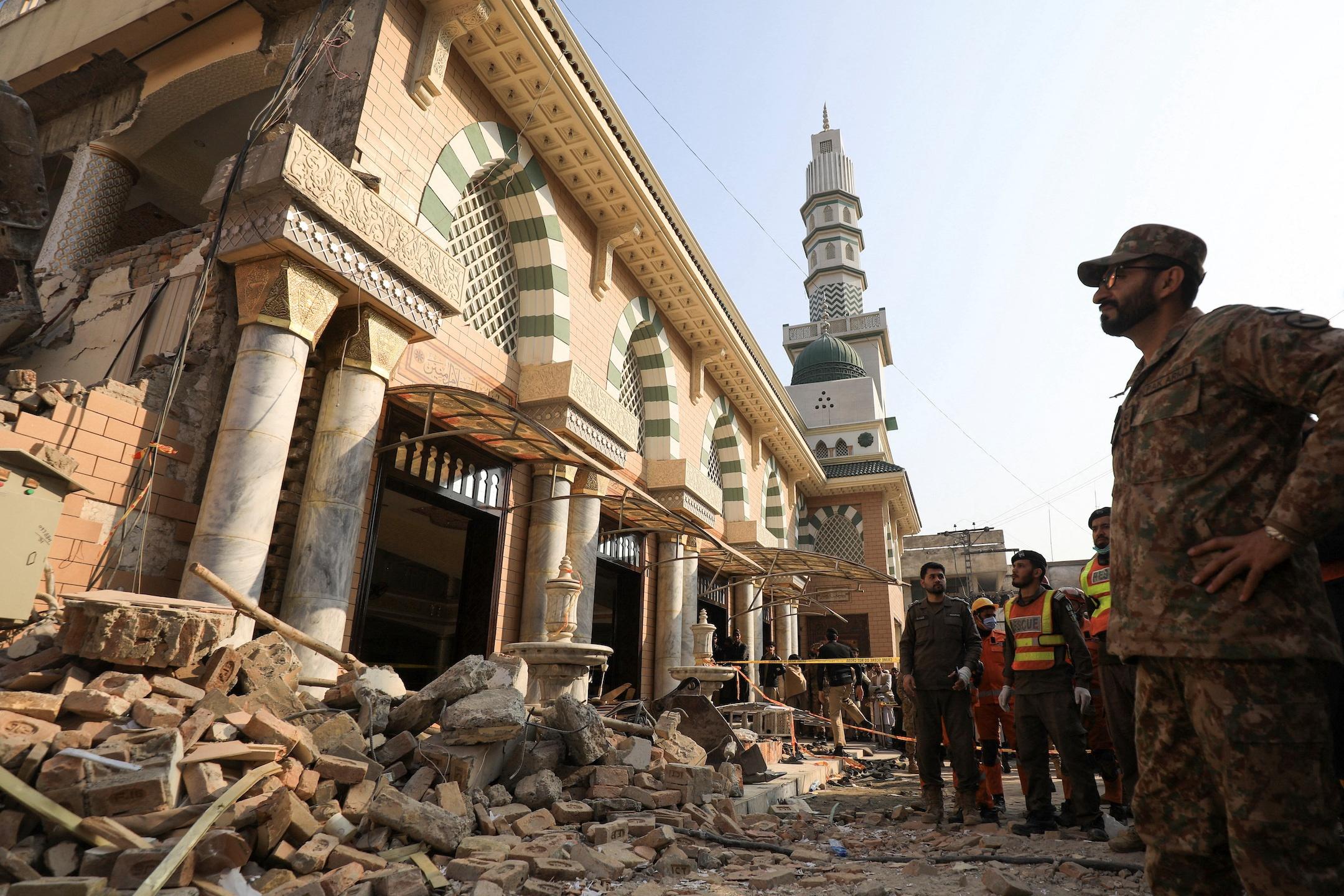 PBS NewsHour | News Wrap: Pakistan Mosque Bombing Death Toll Reaches ...