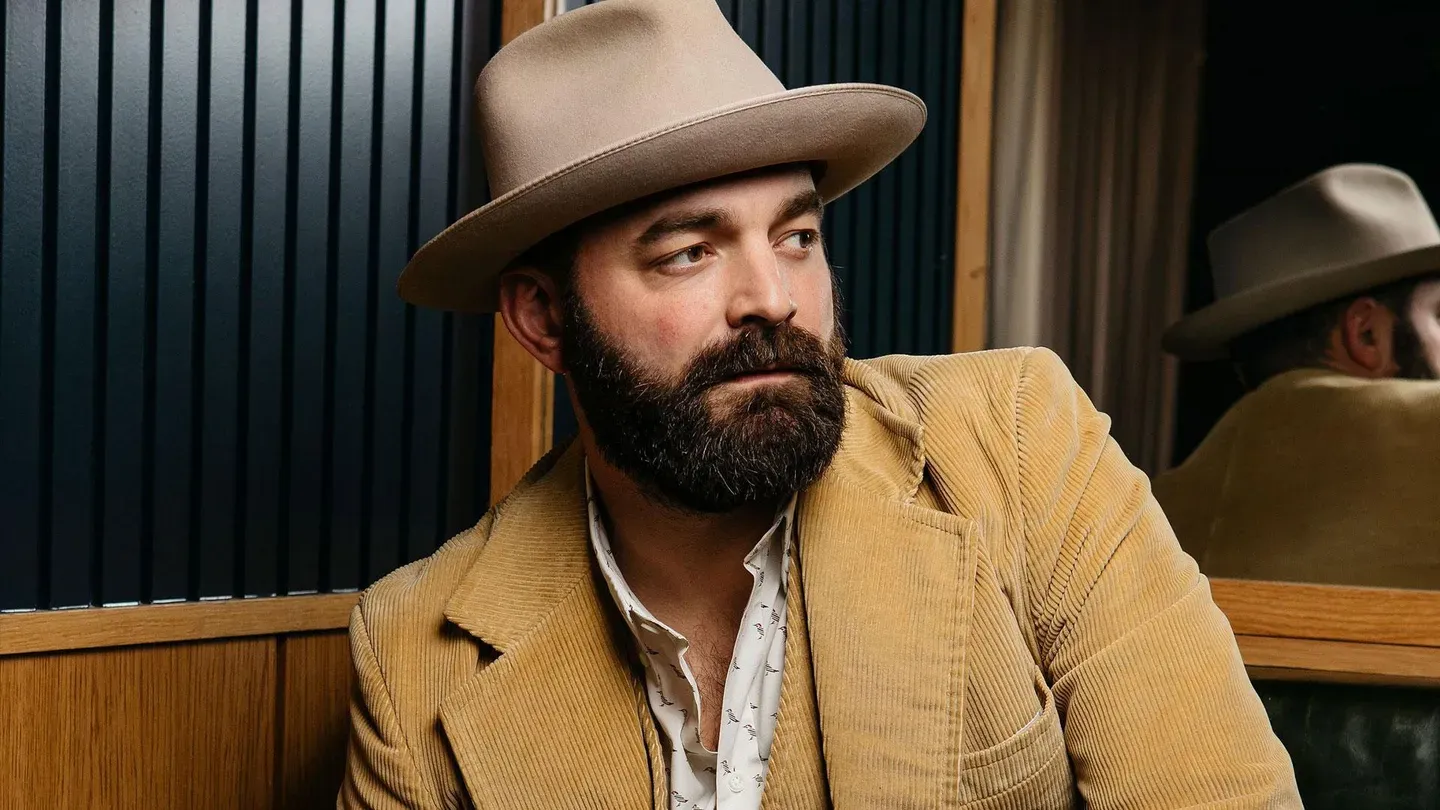 Drew Holcomb and the Neighbors