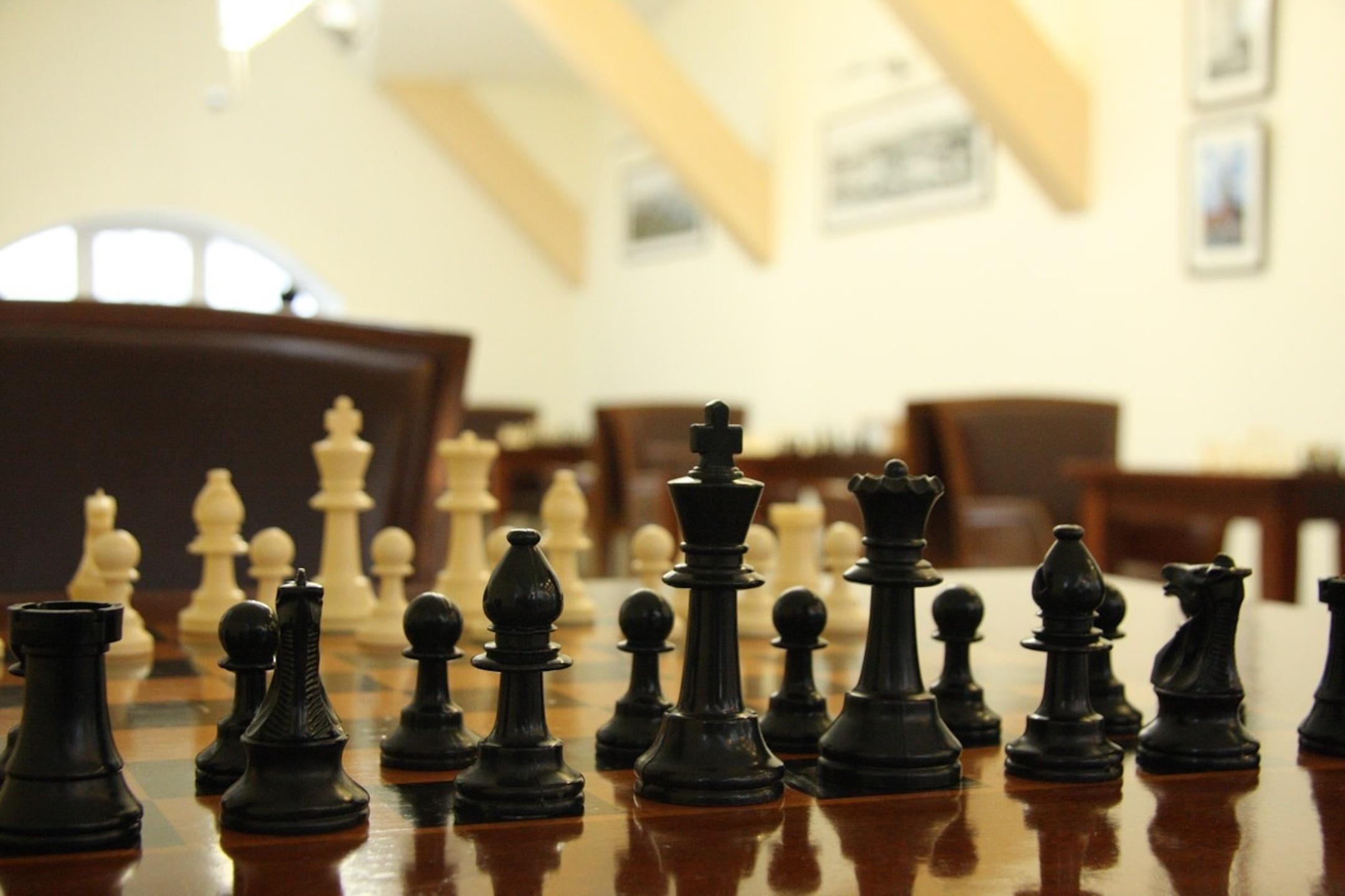 Hans Niemann's chess cheating scandal looms over his play at U.S.