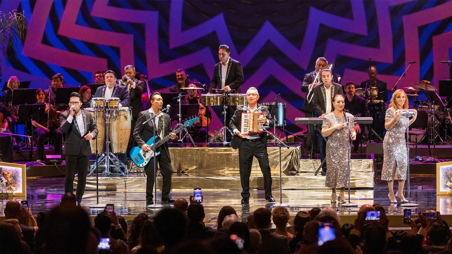 Los Ángeles Azules perform “Cómo Te Voy a Olvidar” (Live) | Hispanic ...