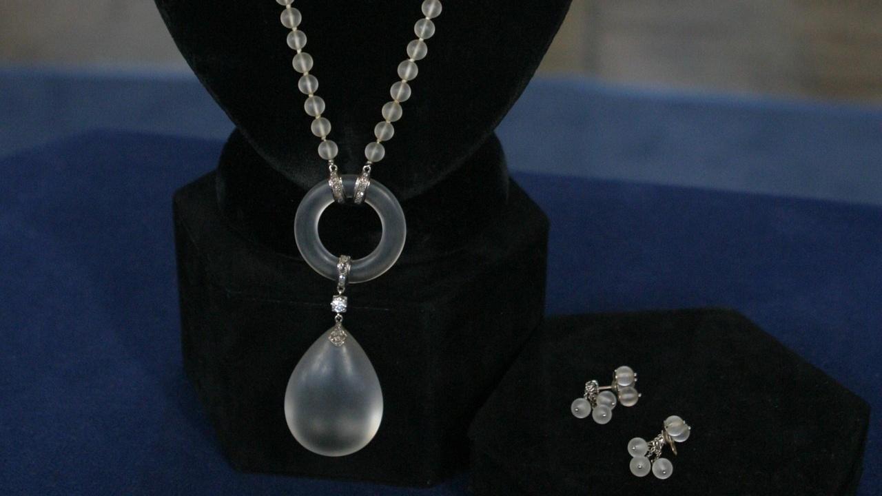Antiques Roadshow | Appraisal: Georges Fouquet Glass Necklace, ca. 1930