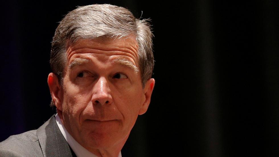 Opioid treatment needs more funding, says N.C. governor image