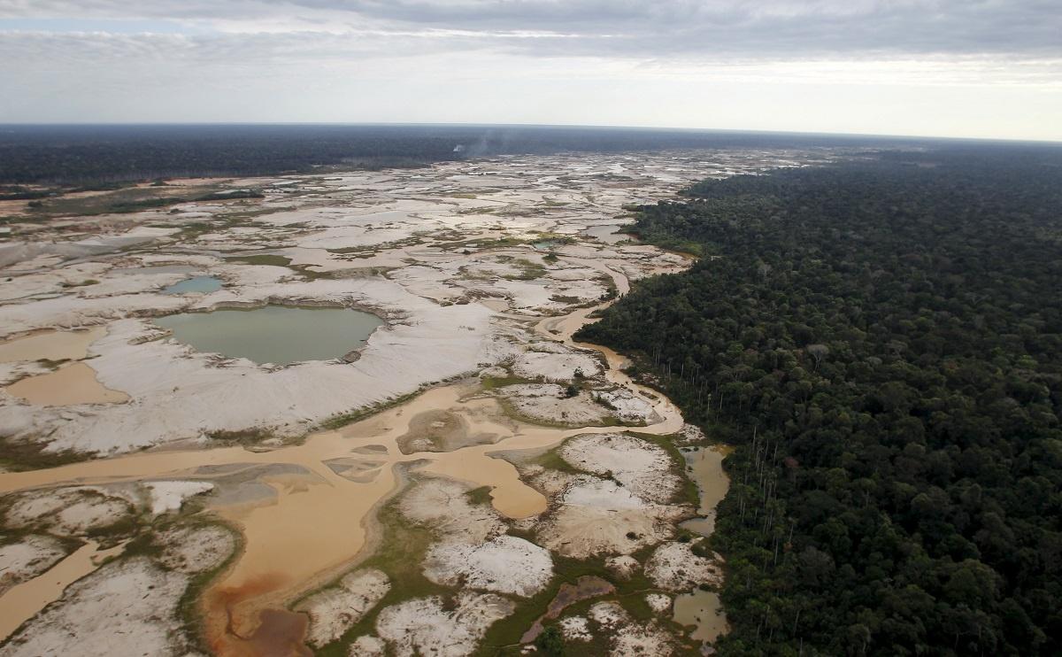 Gold mining leaves heart of Peruvian Amazon a wasteland