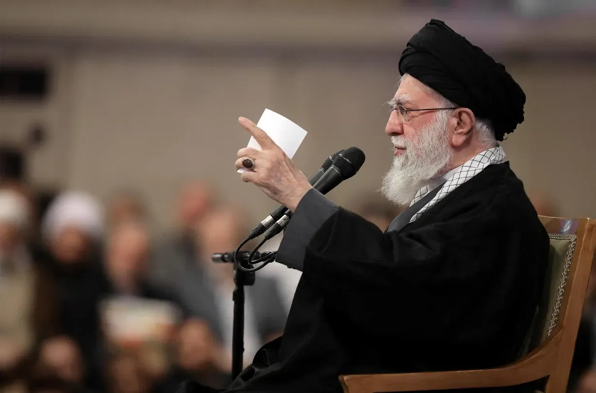 News Wrap: Iran vows crackdown on ‘rioters’ amid protests